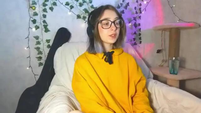 Image 3 of moonlight__lovers Stream on Chaturbate on 12 months ago
