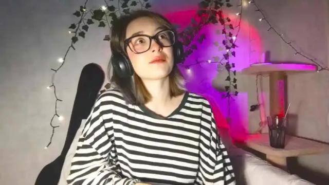 Image 2 of moonlight__lovers Stream on Chaturbate on 12 months ago
