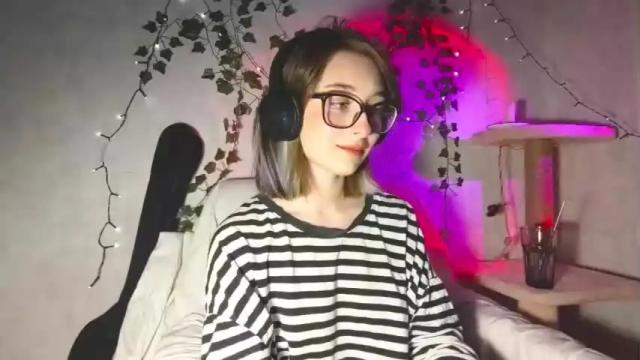 Image 4 of moonlight__lovers Stream on Chaturbate on 12 months ago