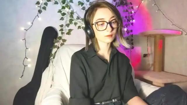 Image 11 of moonlight__lovers Stream on Chaturbate on 15 months ago