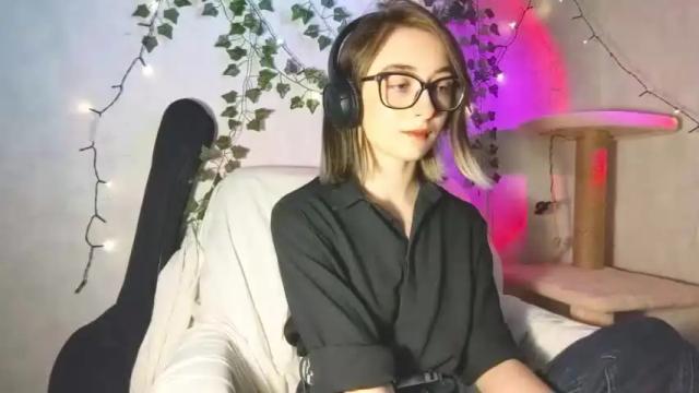Image 12 of moonlight__lovers Stream on Chaturbate on 15 months ago