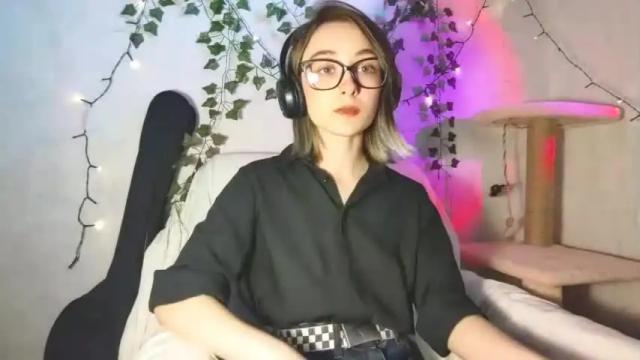 Image 2 of moonlight__lovers Stream on Chaturbate on 15 months ago