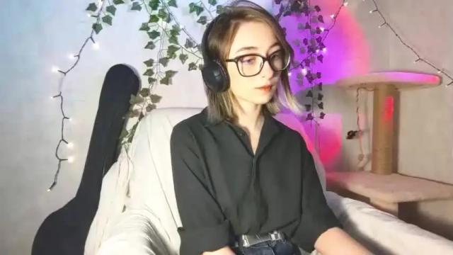 Image 3 of moonlight__lovers Stream on Chaturbate on 15 months ago