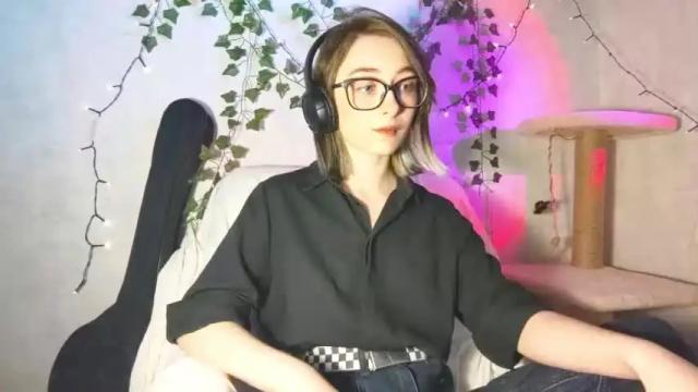 Image 6 of moonlight__lovers Stream on Chaturbate on 15 months ago