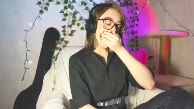 Image 7 of moonlight__lovers Stream on Chaturbate on 15 months ago