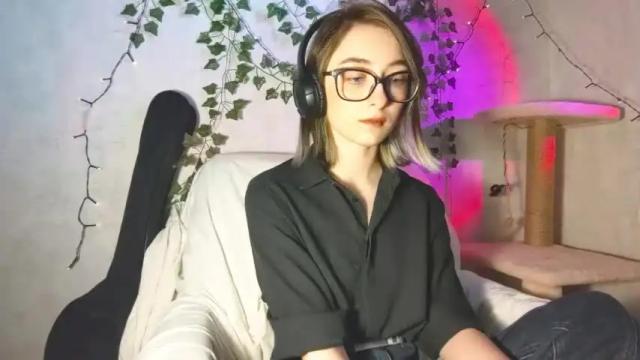 Image 8 of moonlight__lovers Stream on Chaturbate on 15 months ago