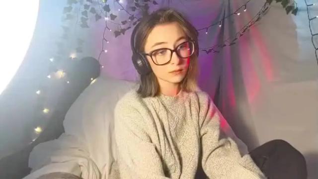 Image 4 of moonlight__lovers Stream on Chaturbate on 12 months ago