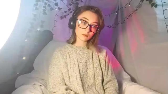 Image 8 of moonlight__lovers Stream on Chaturbate on 12 months ago