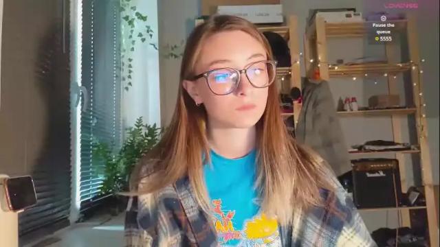 Image 4 of moonlight__lovers Stream on Chaturbate on 2 months ago