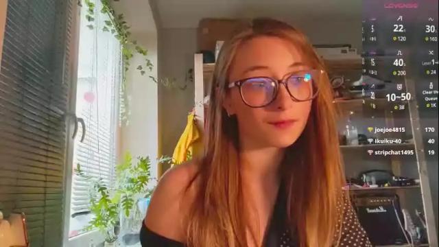 Image 8 of moonlight__lovers Stream on Chaturbate on 1 month ago