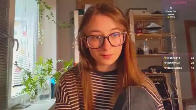 Image 12 of moonlight__lovers Stream on Chaturbate on 1 month ago