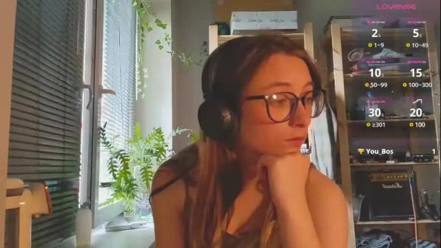 Image 8 of moonlight__lovers Stream on Chaturbate on 1 month ago