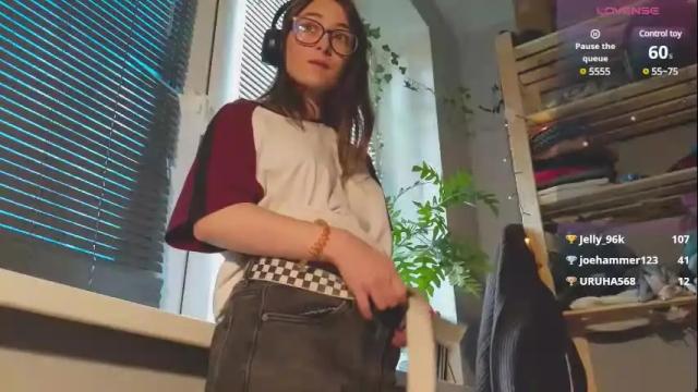 Image 4 of moonlight__lovers Stream on Chaturbate on 24 days ago