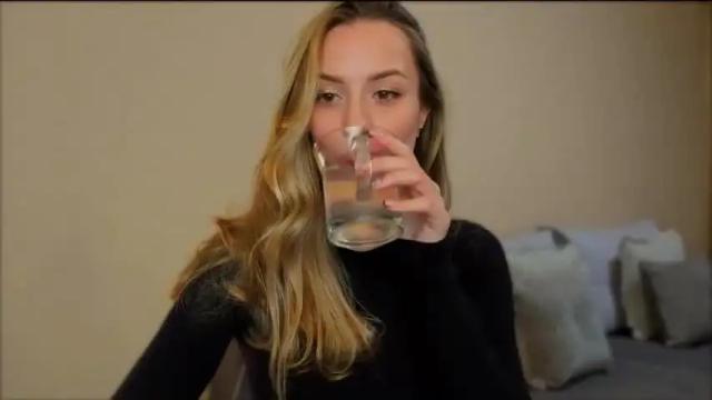 Image 8 of moonlight_sun Stream on Chaturbate on 14 months ago