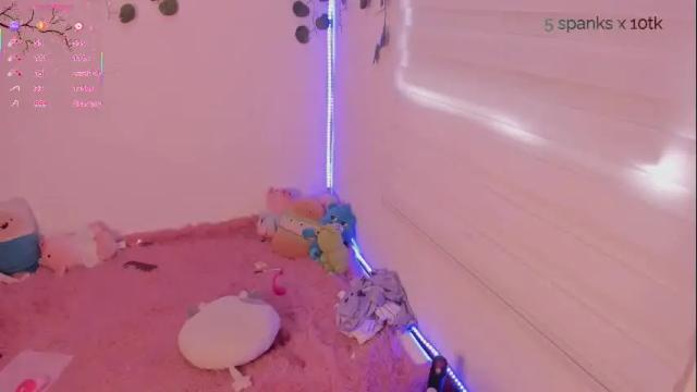 Image 4 of moonliight__ Stream on Chaturbate on 8 days ago