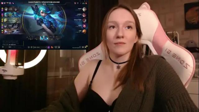 Image 2 of moonlish_siren Stream on Chaturbate on 2 months ago