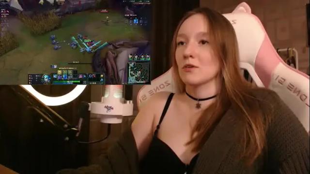 Image 3 of moonlish_siren Stream on Chaturbate on 2 months ago