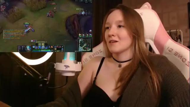 Image 4 of moonlish_siren Stream on Chaturbate on 2 months ago