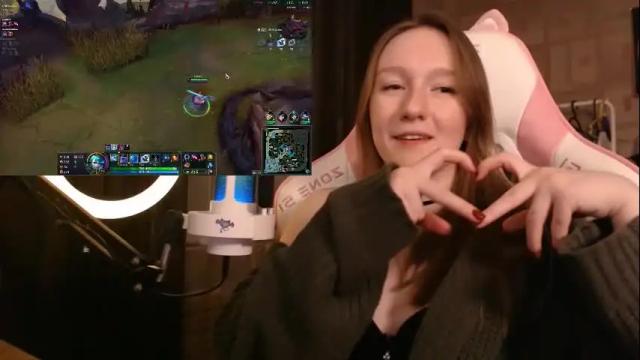 Image 6 of moonlish_siren Stream on Chaturbate on 2 months ago