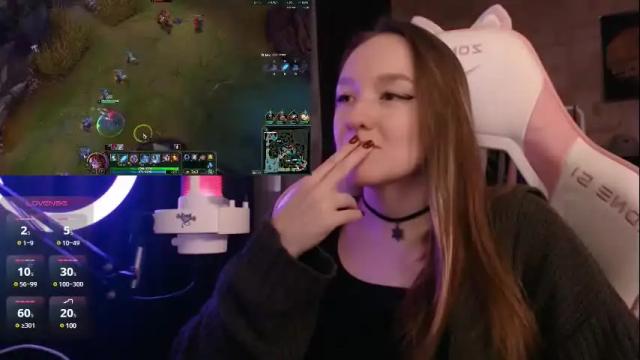 Image 4 of moonlish_siren Stream on Chaturbate on 2 months ago