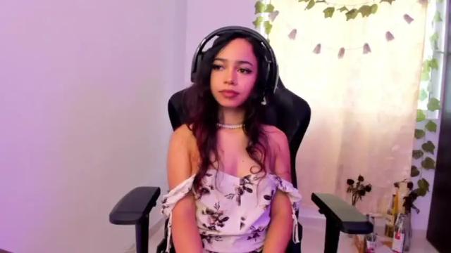 Image 11 of moonmadison Stream on Chaturbate on 18 months ago