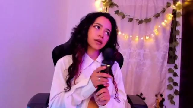 Image 7 of moonmadison Stream on Chaturbate on 17 months ago