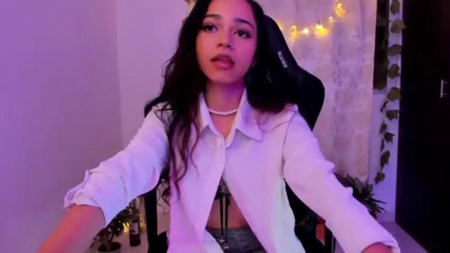 Image 2 of moonmadison Stream on Chaturbate on 17 months ago