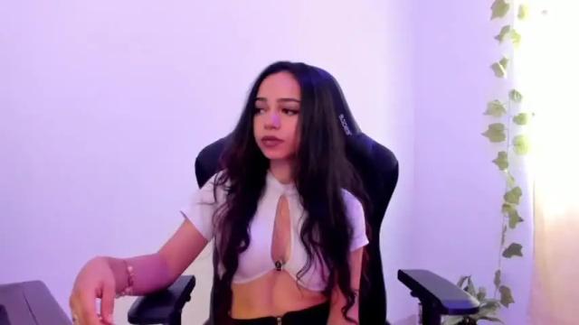 Image 2 of moonmadison Stream on Chaturbate on 17 months ago