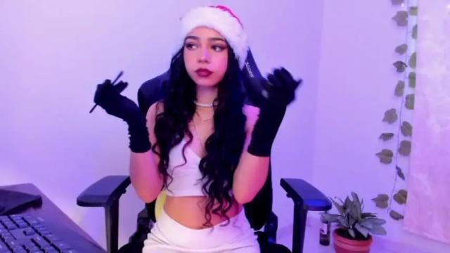Image 2 of moonmadison Stream on Chaturbate on 17 months ago