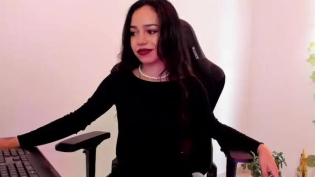 Image 11 of moonmadison Stream on Chaturbate on 16 months ago