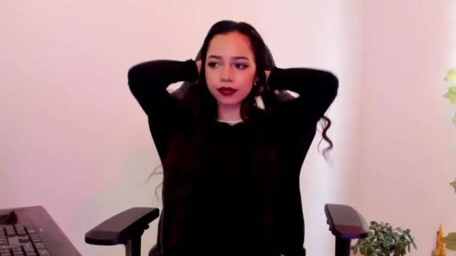 Image 3 of moonmadison Stream on Chaturbate on 16 months ago