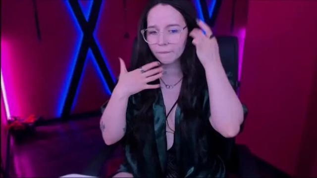 Image 4 of moonn_queen Stream on Chaturbate on 19 months ago