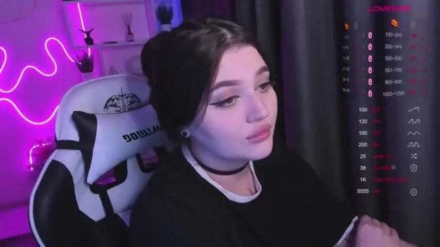 Image 12 of moonrenata Stream on Chaturbate on 14 months ago
