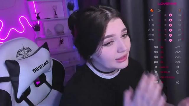 Image 3 of moonrenata Stream on Chaturbate on 14 months ago