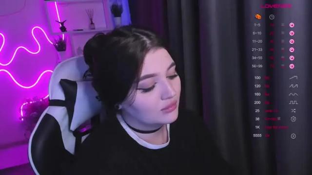 Image 8 of moonrenata Stream on Chaturbate on 14 months ago