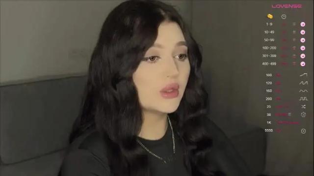 Image 2 of moonrenata Stream on Chaturbate on 2 months ago