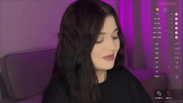 Image 3 of moonrenata Stream on Chaturbate on 1 month ago