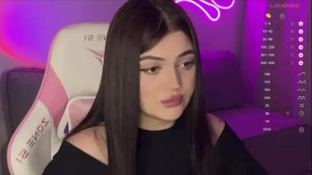 Image 11 of moonrenata Stream on Chaturbate on 1 month ago