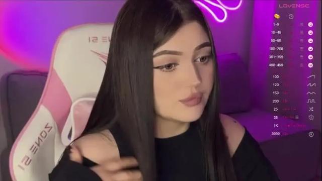 Image 2 of moonrenata Stream on Chaturbate on 1 month ago