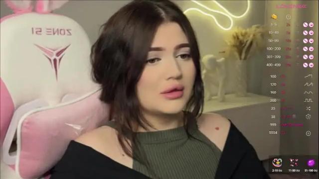 Image 12 of moonrenata Stream on Chaturbate on 29 days ago