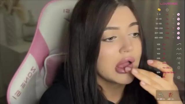 Image 10 of moonrenata Stream on Chaturbate on 21 days ago