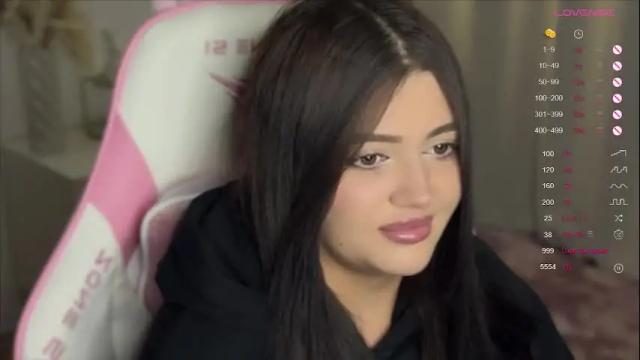 Image 4 of moonrenata Stream on Chaturbate on 21 days ago