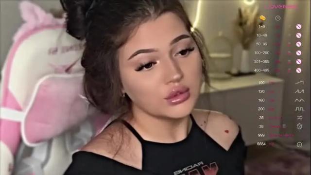 Image 7 of moonrenata Stream on Chaturbate on 8 days ago