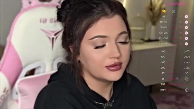 Image 4 of moonrenata Stream on Chaturbate on 6 days ago