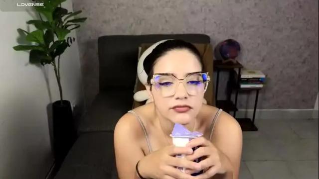 Image 3 of moonwoman_ Stream on Chaturbate on 11 days ago