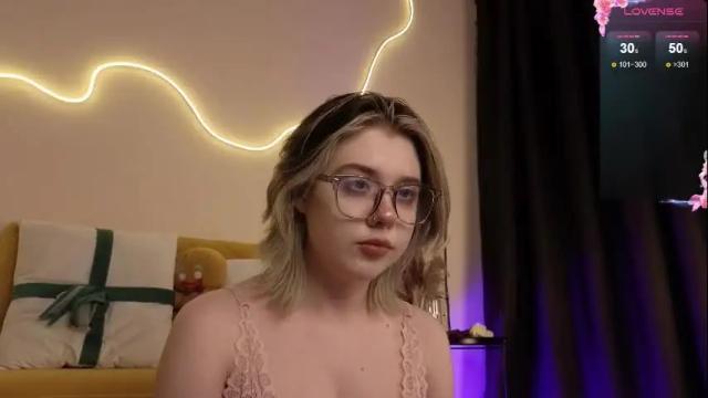 Image 12 of moore_iris Stream on Chaturbate on 1 month ago