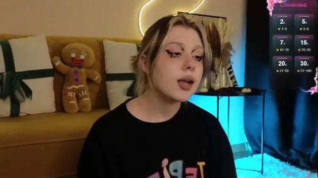 Image 11 of moore_iris Stream on Chaturbate on 25 days ago