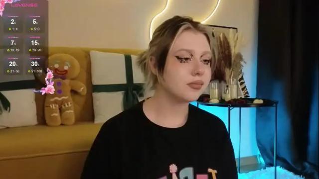 Image 4 of moore_iris Stream on Chaturbate on 25 days ago