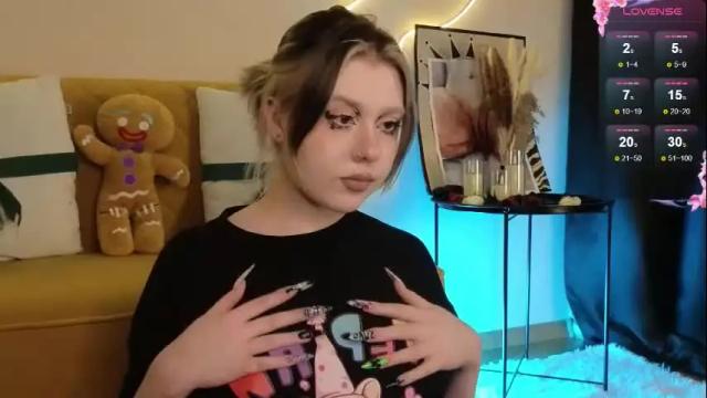 Image 6 of moore_iris Stream on Chaturbate on 25 days ago