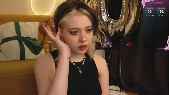 Image 8 of moore_iris Stream on Chaturbate on 4 months ago